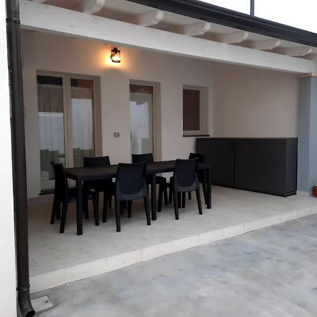 Appartamento Su Palazzina Storica In Centro A Sant'Antioco Luaran gambar