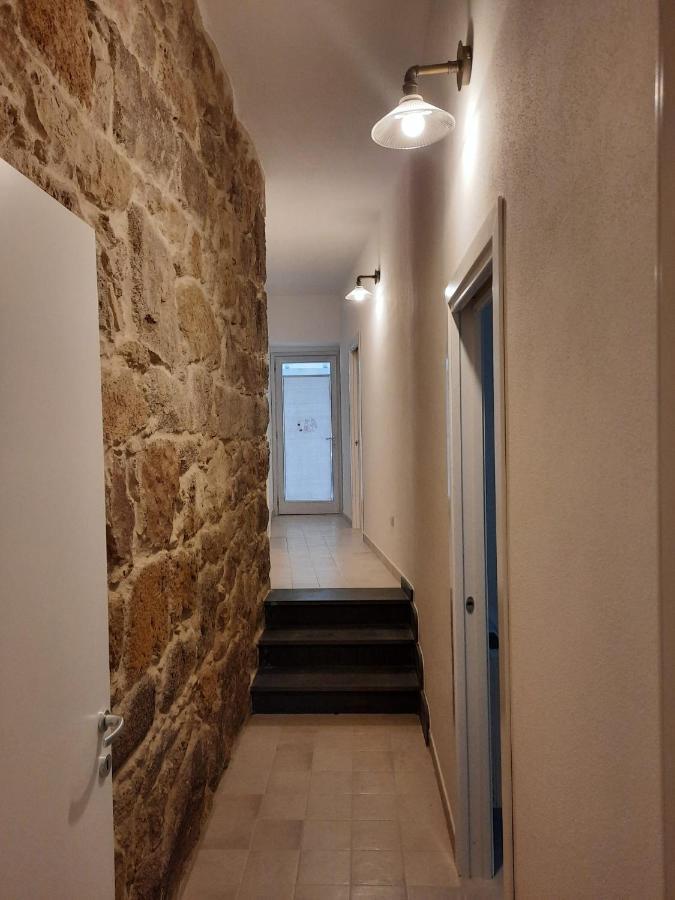 Appartamento Su Palazzina Storica In Centro A Sant'Antioco Luaran gambar