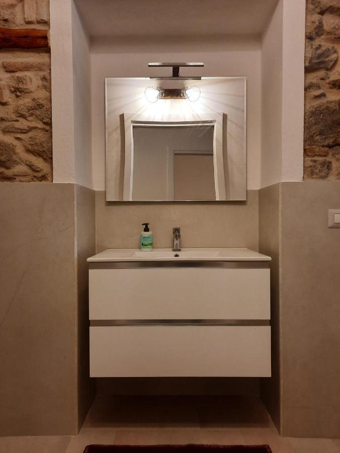 Appartamento Su Palazzina Storica In Centro A Sant'Antioco Luaran gambar