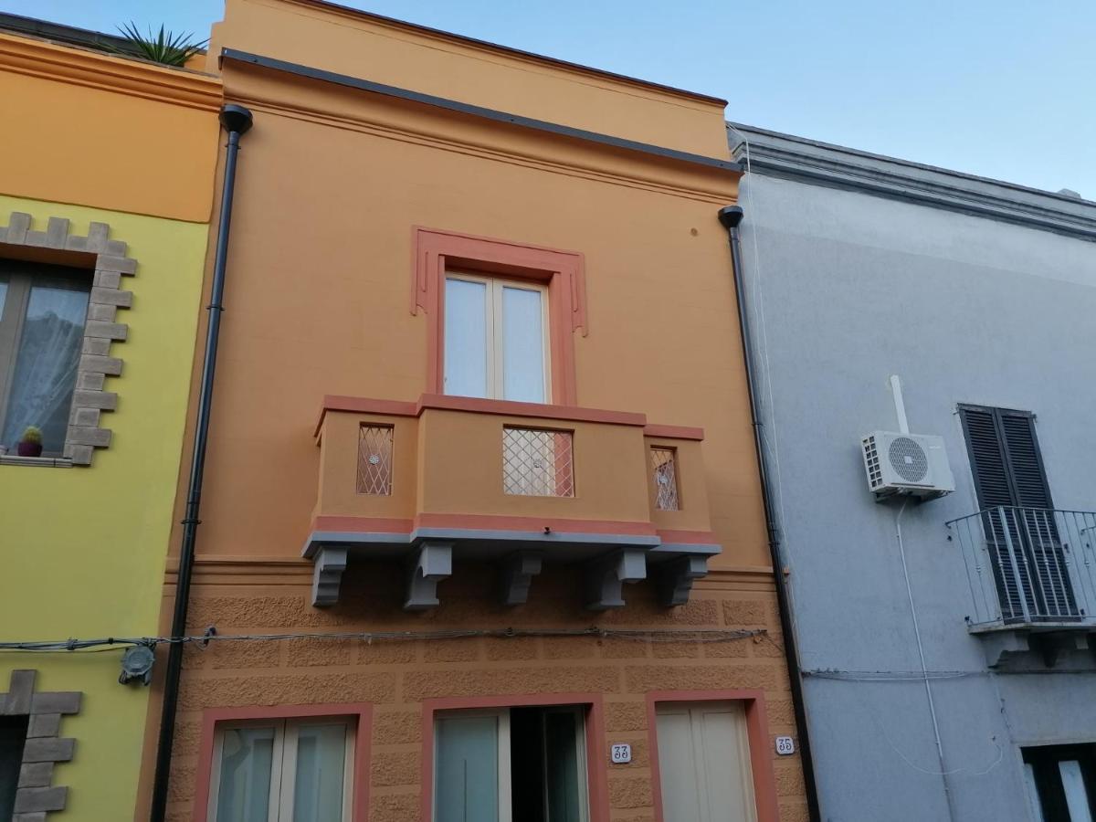 Appartamento Su Palazzina Storica In Centro A Sant'Antioco Luaran gambar