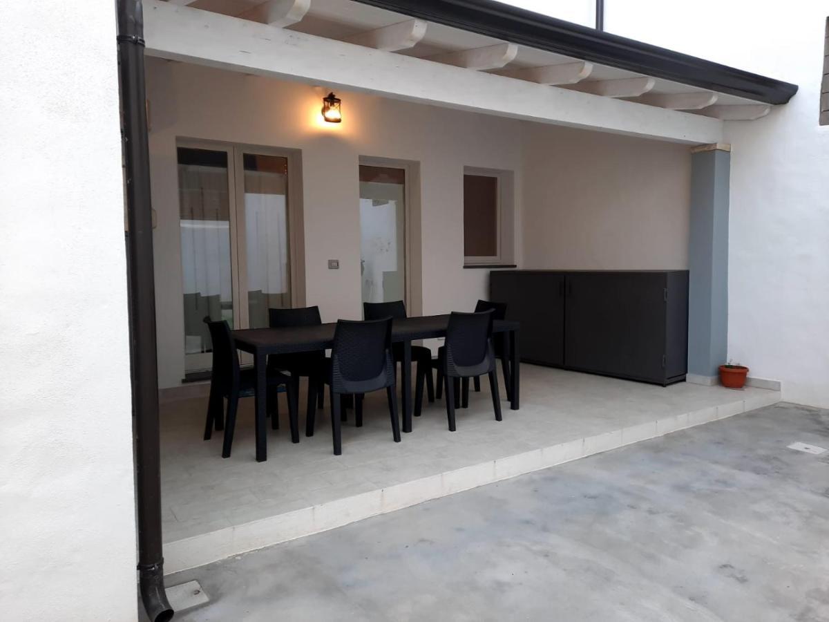 Appartamento Su Palazzina Storica In Centro A Sant'Antioco Luaran gambar