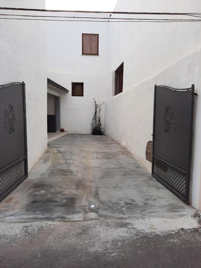 Appartamento Su Palazzina Storica In Centro A Sant'Antioco Luaran gambar