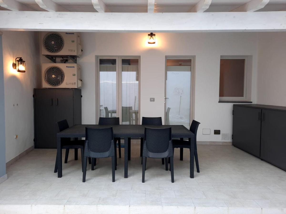 Appartamento Su Palazzina Storica In Centro A Sant'Antioco Luaran gambar
